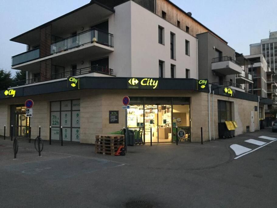 Logement A Brive Avec Terrasse Et Climatisation - Pres De La Gare Et Du Centre-Ville - Wifi Et Stationnement Gratuit Ngoại thất bức ảnh